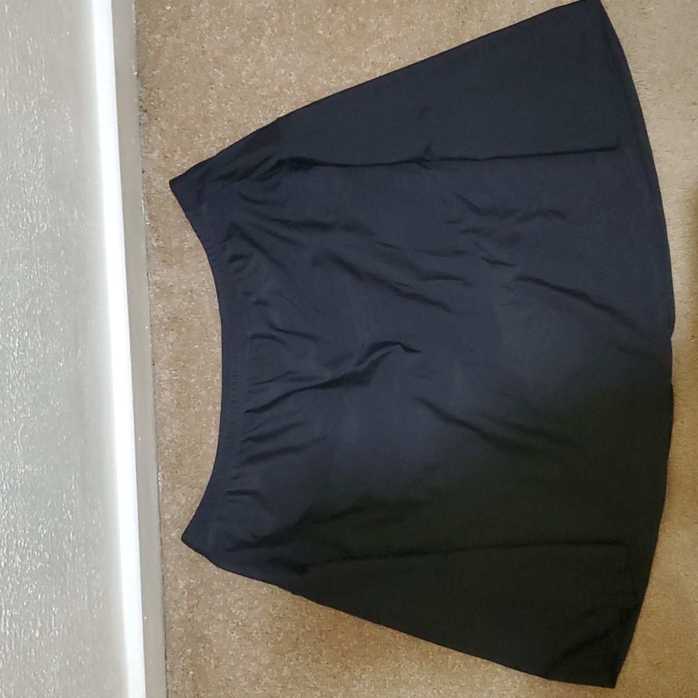 Blk swim skirt